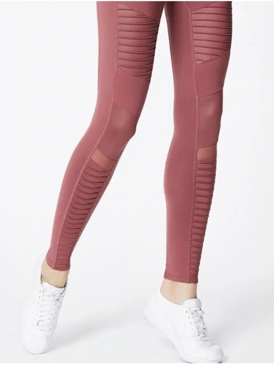 Alo Yoga MOTO LEGGING- ROSEWOOD, Size XS Excellent Condition - Picture 4 of 9